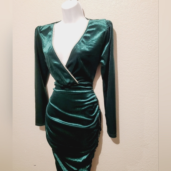 💚5/$25 CHICME Emerald  Green Velvet Draped Bodycon Dress Pearl Neckline Medium - Picture 4 of 7